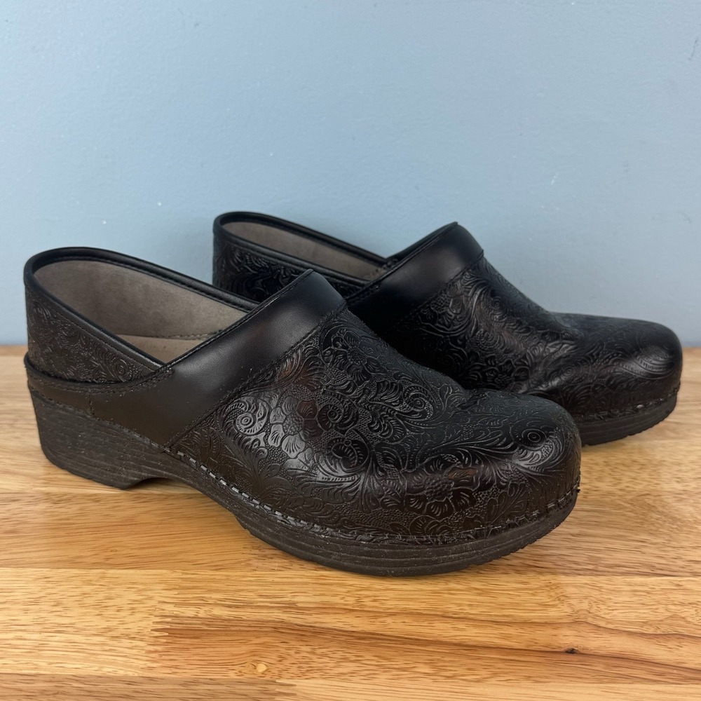 Dansko LT Pro Womens 41 (11) Black Floral Paisley Embossed Leather Nursing Clogs